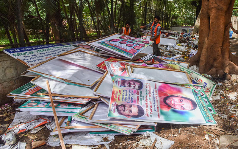 The BBMP should ensure that all unauthorised flexes and banners are removed as soon as possible, the court said. (DH Photo)