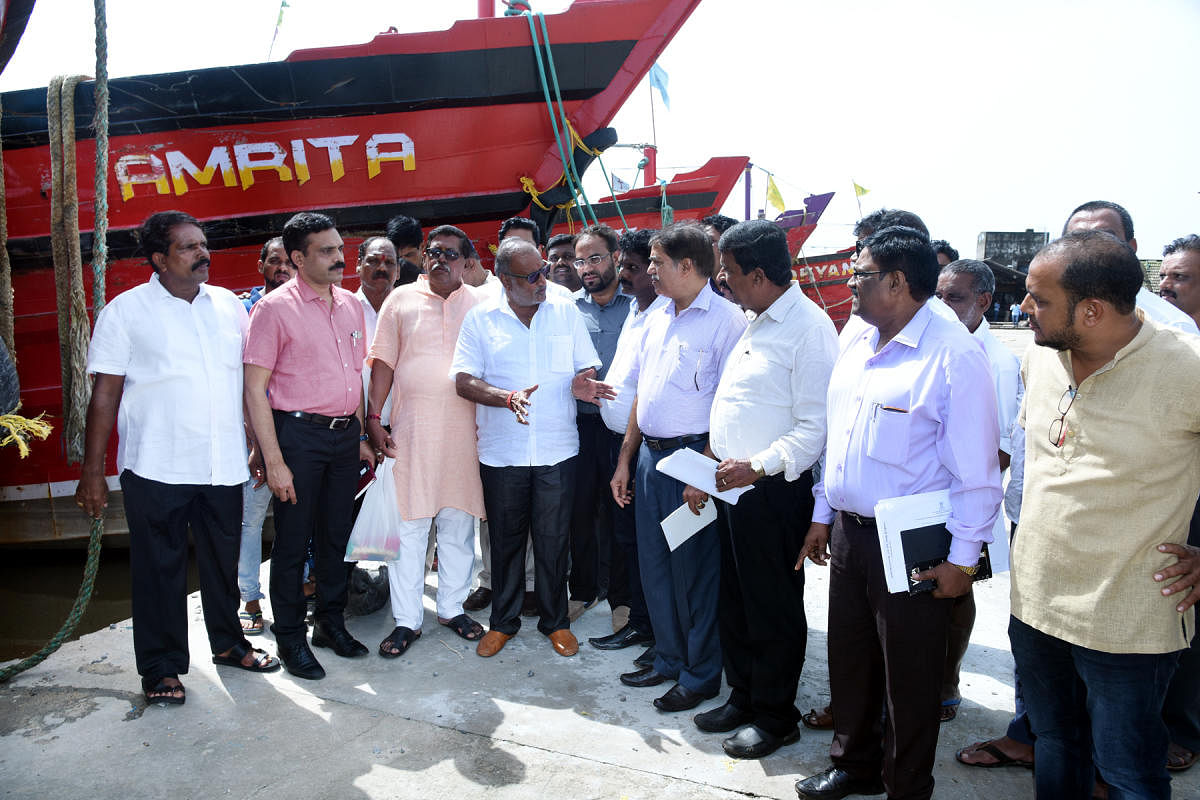 Minister for Animal Husbandry and Fisheries Venkata Rao Nadagouda visits the fisheries port in Mangaluru on Tuesday.