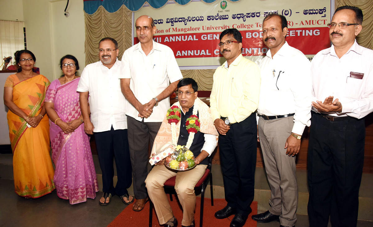 MLC S L Bhoje Gowda being felicitated during the 32nd annual general meeting and convention of Association of Mangalore University College Teachers (AMUCT) at Canara College in Mangaluru on Sunday.