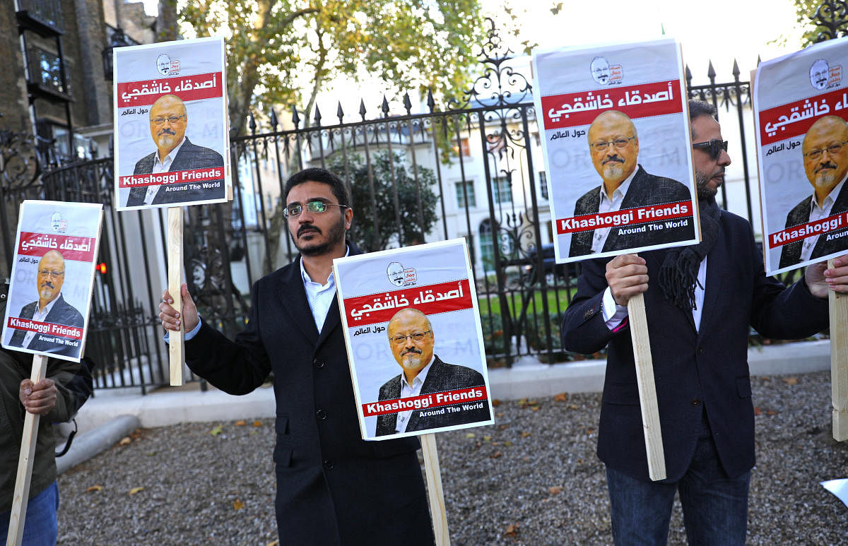 People protest against the killing of journalist Jamal Khashoggi in Turkey outside the Saudi Arabian Embassy in London, Britain, October 26 2018. REUTERS