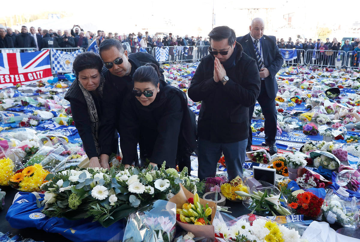 Vichai Srivaddhanaprabha's son and widow were seen laying a wreath among a sea of tributes from fans outside the stadium, including flowers, football scarves and Buddhist statues. (Reuters Photo)