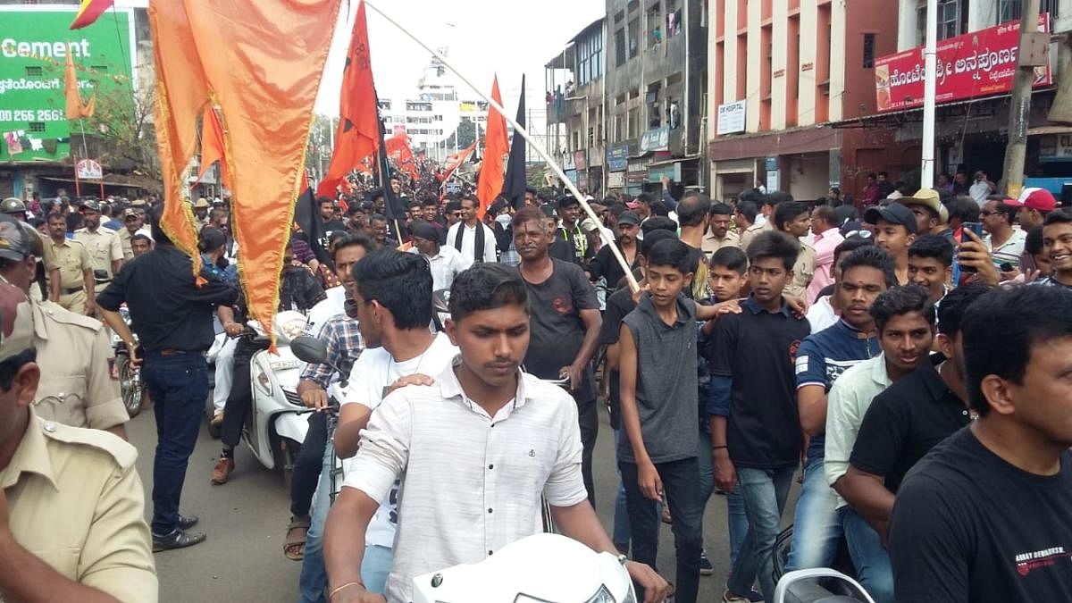 MES activists demand inclusion of Belagavi into Maharashtra. DH photo.