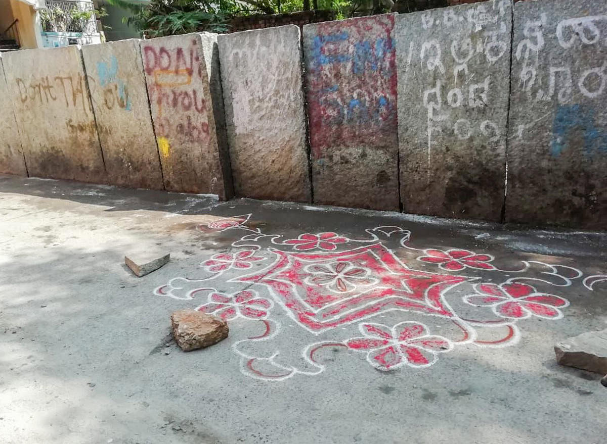 Palike workers across all wards drew close to 250 rangolis to get rid of the garbage black spots.