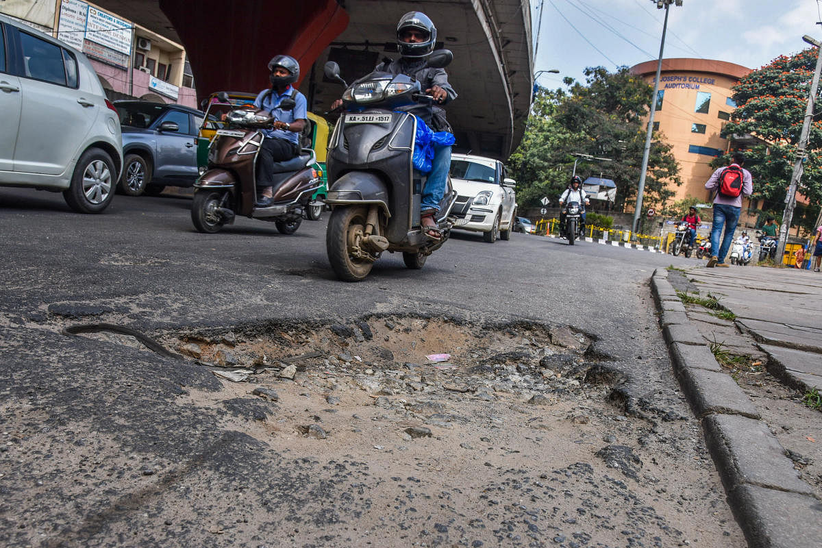BBMP has not filled most of the potholes in the city despite High Court deadline set for October 31. DH Photo/S K Dinesh