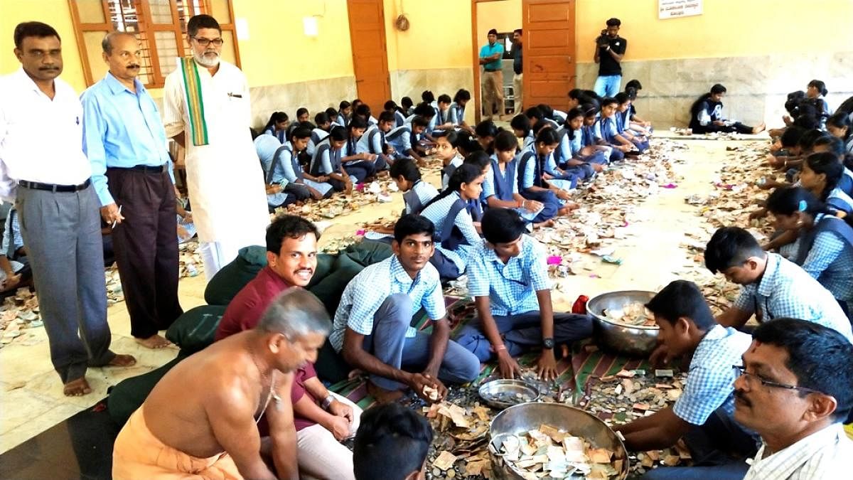 Students of Sri Mookambika educational institutions count the money.