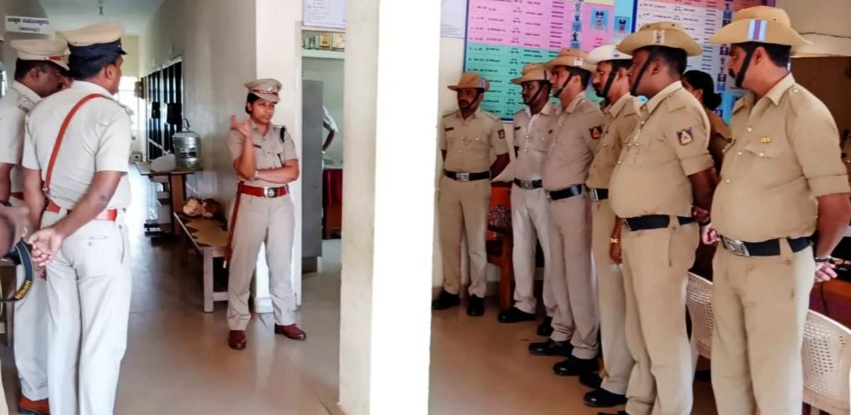 Superintendent of Police Suman D Pannekar speaks to the police personnel, at Somvarpet police station on Thursday, on security measures for Tipu Jayanti.