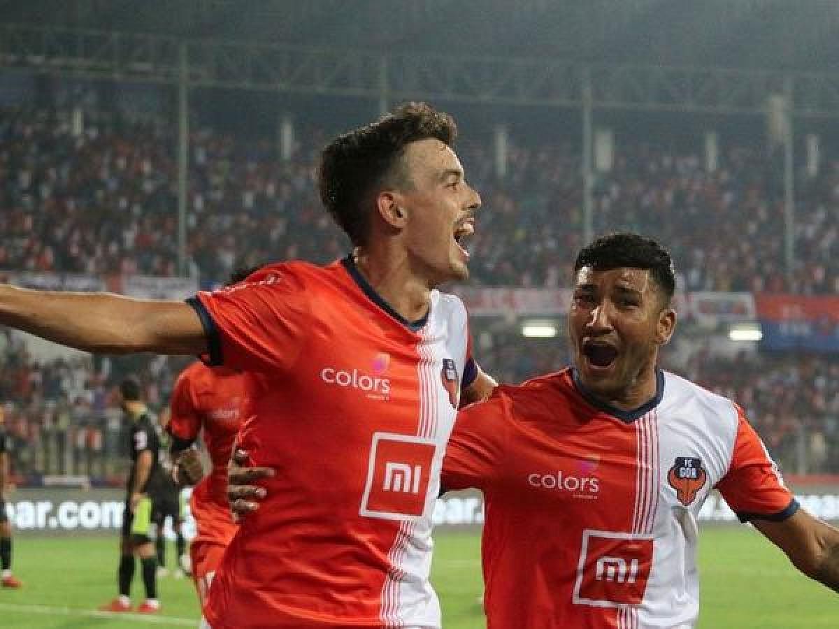 Hugo Boumous (left) of FC Goa celebrates after scoring the winner against Delhi Dynamos. TWITTER