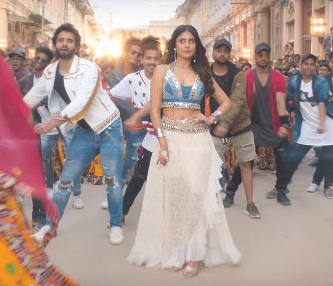 Actor Jackky Bhagnani does the floss dance step in the song ‘Kamariya’ from the movie ‘Mitron’. 