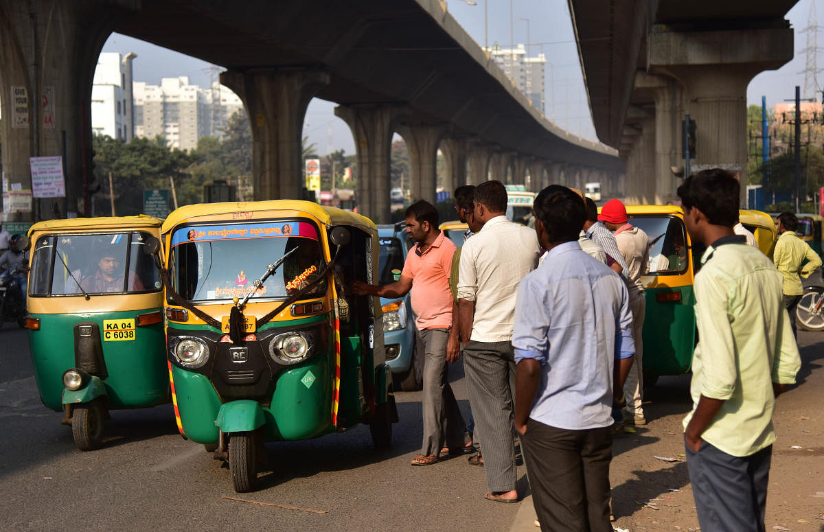 Many auto drivers feel higher fares would only passengers towards Ola and Uber. DH FILE PHOTO