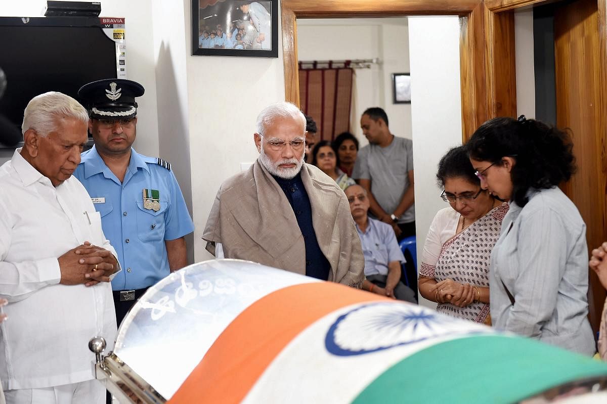 Prime Minister Narendra Modi pays his last respects to Union Parliamentary Affairs Minister Ananth Kumar in Bengaluru. PTI photo