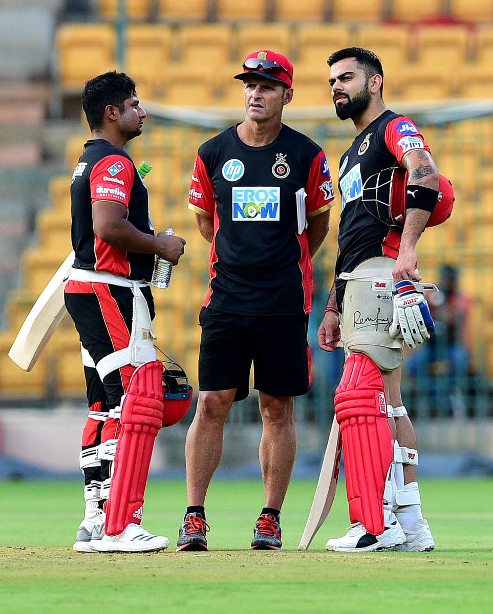 CHANGE IN GUARD Gary Kirsten (centre), named the new coach of RCB, and skipper Virat Kohli (right) will be keen on forging a winning combination. DH FILE PHOTO