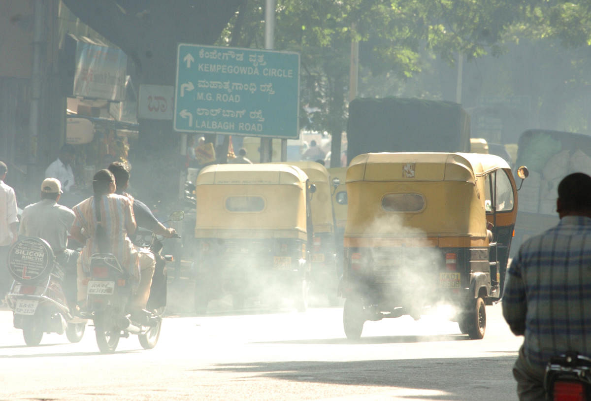 So, how do motorcyclists, the traffic police constables and the footpath vendors, the people most vulnerable to vehicular exhaust cope up? How do they deal with the road dust that perennially stays re-suspended in the air due to constant vehicular movement?