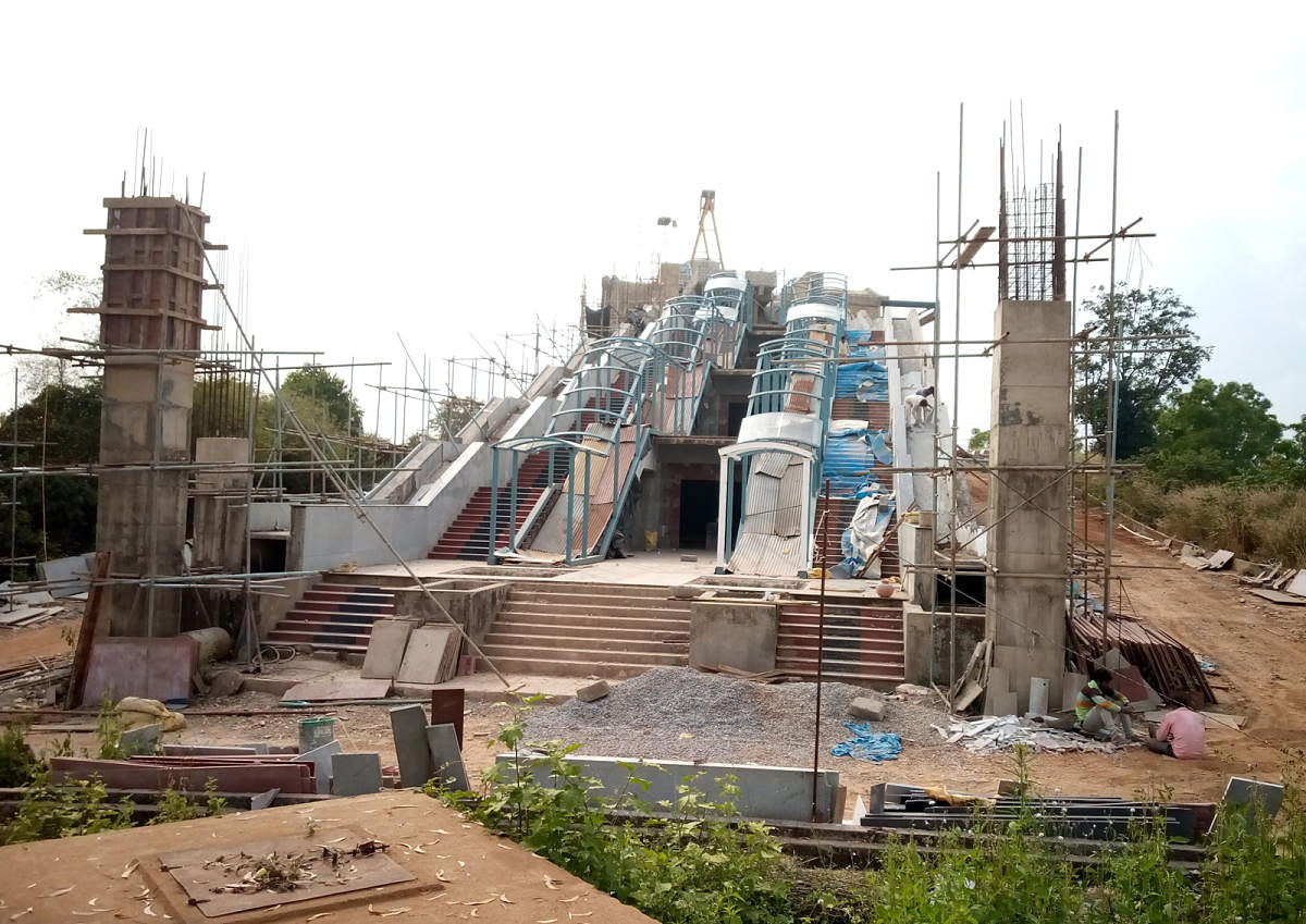The work on Adi Shankaracharya statue in progress at Maruthibetta in Sringeri.