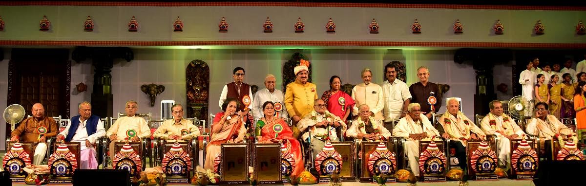 Alva's Nudisiri Working President Dr M Mohan Alva with the recipients of the Nudisiri 2018 awards at Ratnakaravarni Vedike in Santha Shishunala Sharifa Hall, Vidyagiri, in Moodbidri on Sunday. DH photo/Govindraj Javali