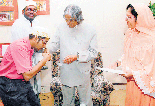 Dr Husein Jetpurwala with his mother, Dr Fatema, and former president A&#8200;P&#8200;J  Abdul Kalam in Mumbai.
