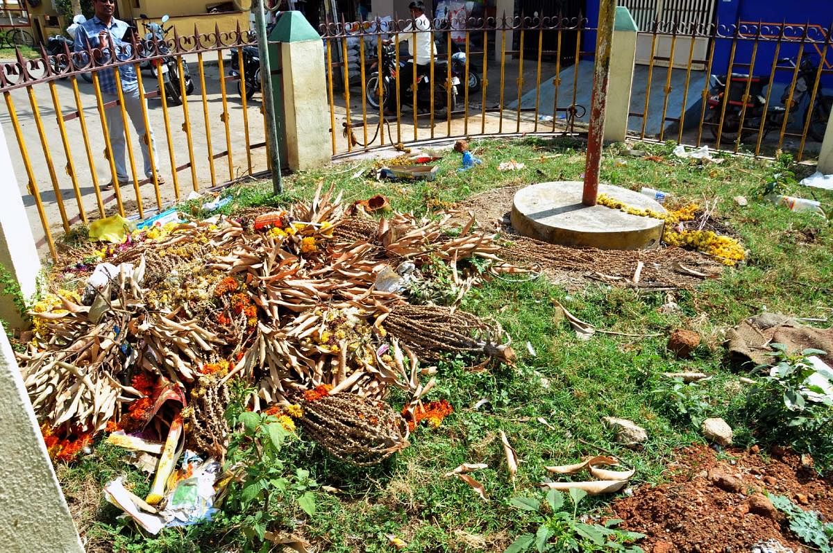 Waste dumped on the Suggikallu Mantapa premises.