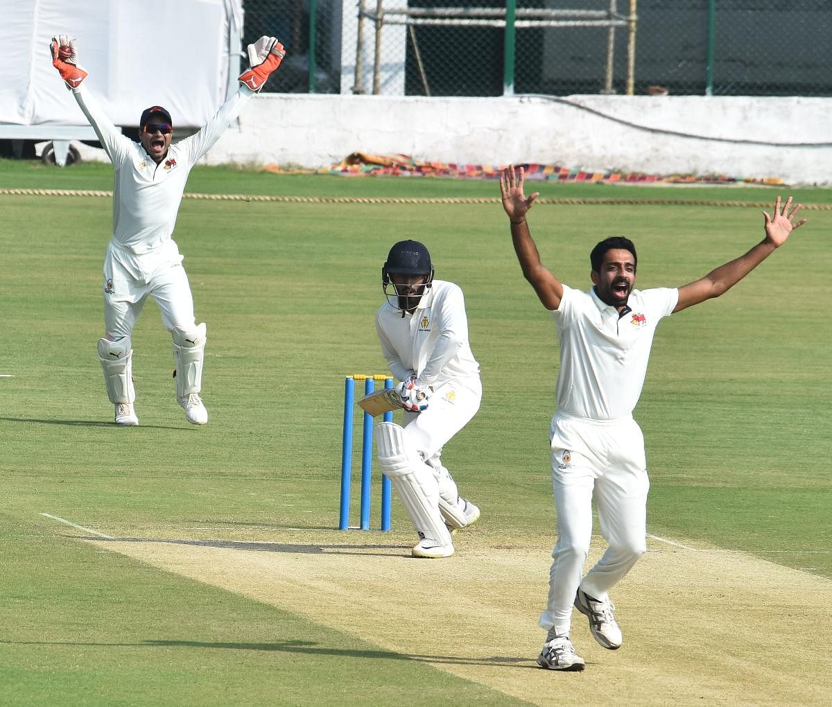 Mumbai's Dhawal Kulkarni appeals for the wicket of Karnataka's Shreyas Gopal on the second day of their Ranji Trophy match on Wednesday. DH photo/ Tajuddin Azad