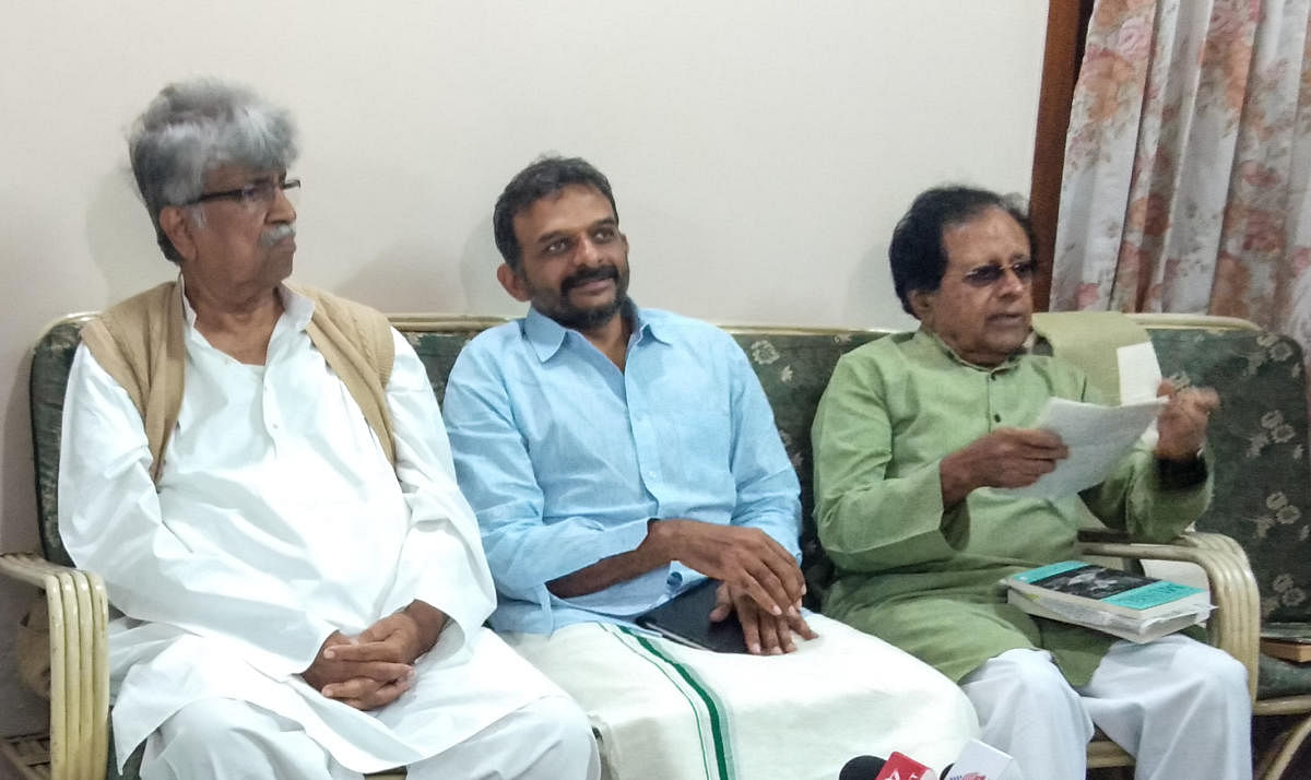 Magsaysay Award winner musician T M Krishna speaks at a media conference in Mysuru on Friday. Saroj maestro Rajeev Taranath and former minister B K Chandrasekhar are seen.