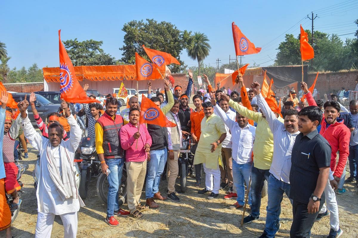 Ayodhya: Vishwa Hindu Parishad activists participate in a procession rally to make a call for their November 25 Vishal Dharm Sabha at Ayodhya, Thursday, Nov. 22, 2018. (PTI Photo) (PTI11_22_2018_000223B)
