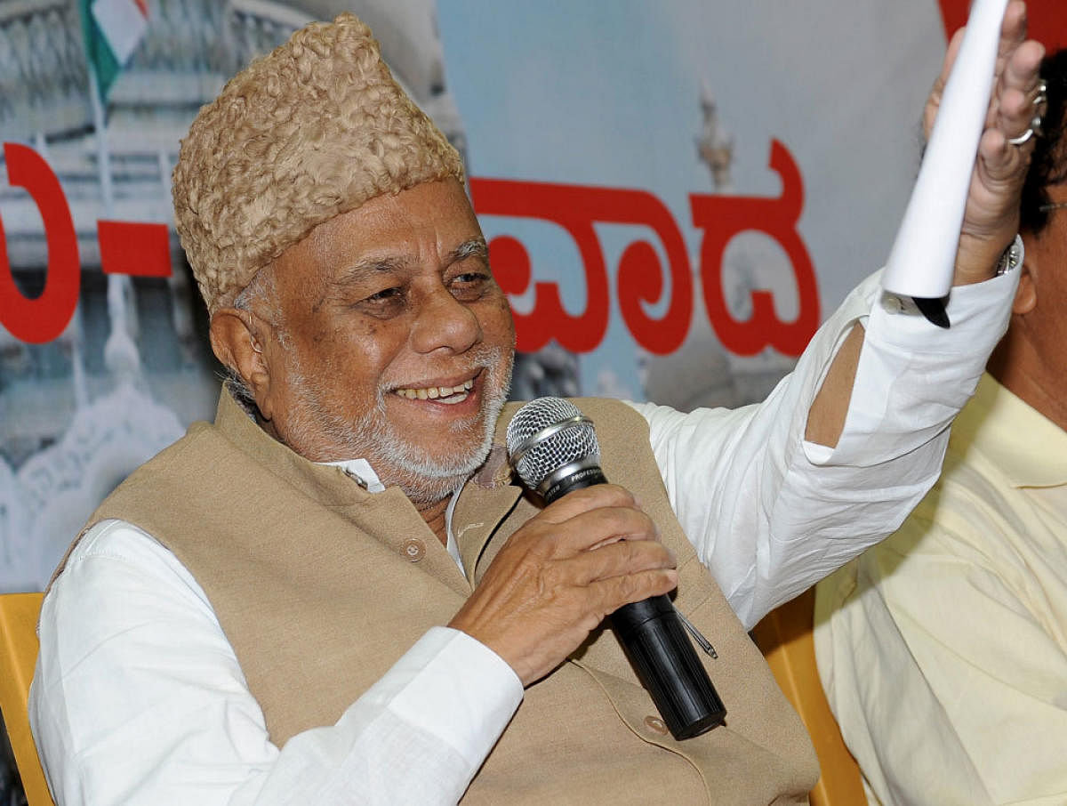 Former Union minister C K Jaffer Sharief, 85, died at a private hospital here on Sunday following a cardiac arrest. DH File Photo 