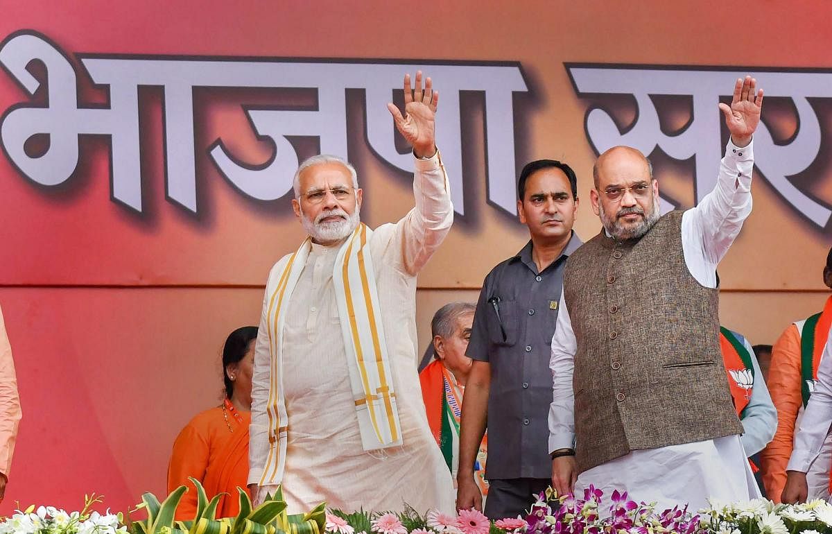 Bhopal: Prime Minister Narendra Modi and BJP National President Amit Shah (R) wave at their supporters during BJP 'Karyakarta Mahakumbh', in Bhopal, Tuesday, Sept 25, 2018. (PTI Photo) (PTI9_25_2018_000094B)
