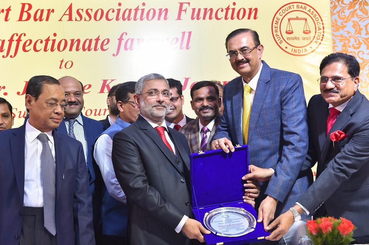 Justice Kurian Joseph being presented a memento by the members of Bar Council as Chief Justice of India Justice Ranjan Gogoi (L) looks on, during Justice Joseph's farewell function at the Supreme Court, in New Delhi, Thursday, Nov 29, 2018. (PTI Photo)