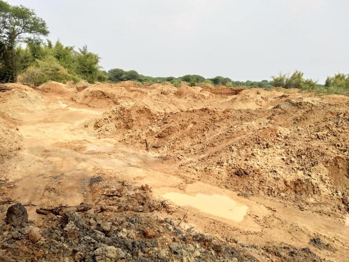Based on news reports about illegal extraction and transportation of sand from the lake, the Lokayukta has initiated an enquiry and has issued notices to the officials concerned, including the superintendent of police, Bengaluru Rural, for immediate action against those indulging in sand extraction.