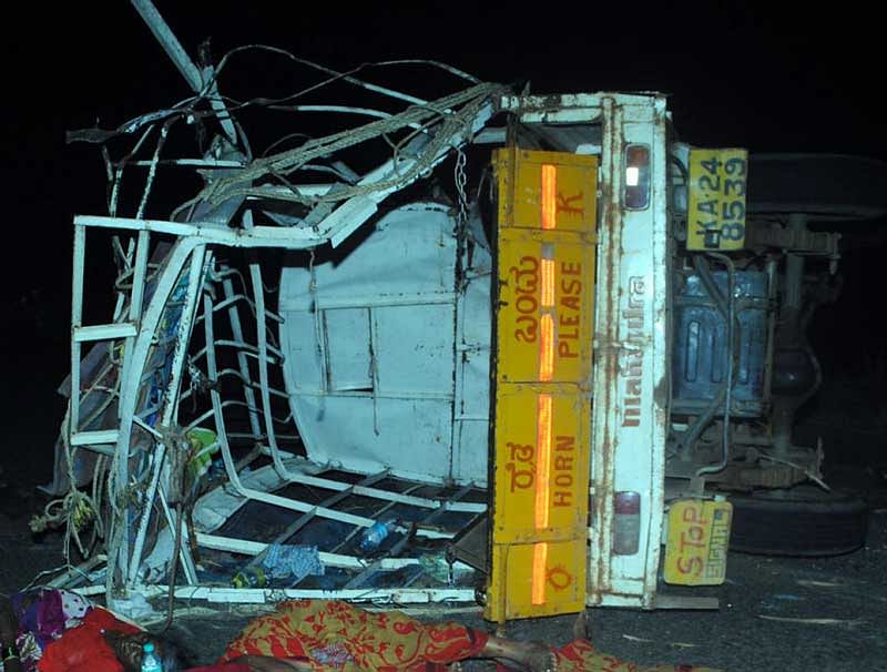 The goods vehicle that rammed a sugarcane-laden tractor-trolley near Gokak in Belagavi district in the early hours of Tuesday, killing six women on the spot. (DH Photo)