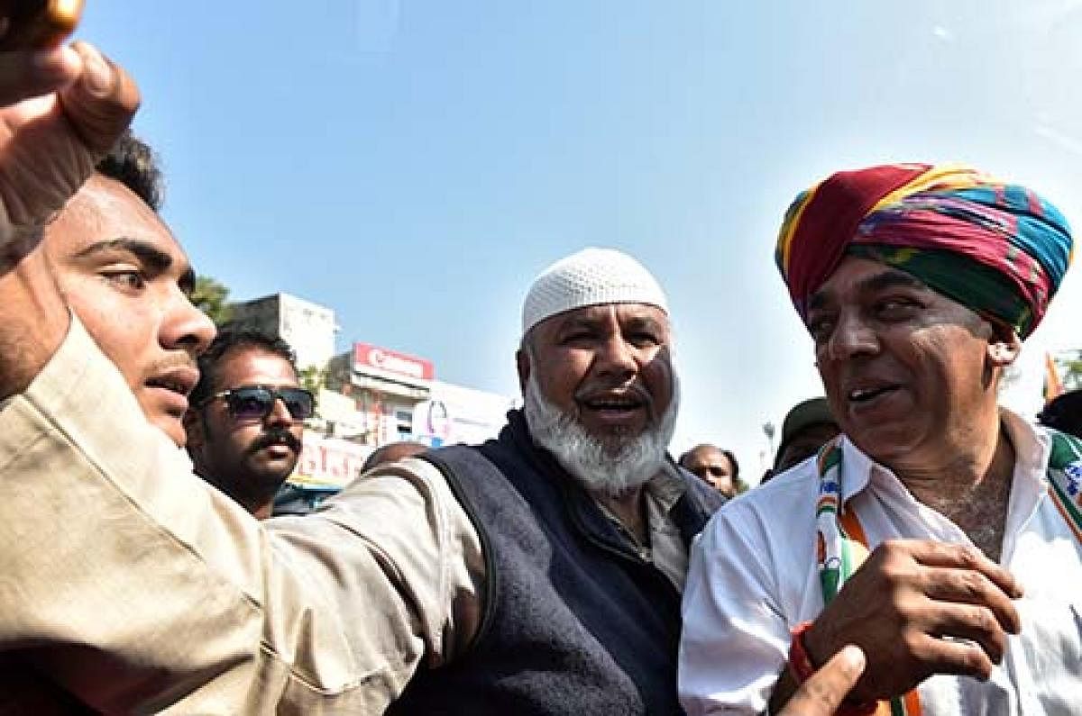 Manvendra Singh at an election rally in Jhalrapatan. DH PHOTO/Suman Sarkar