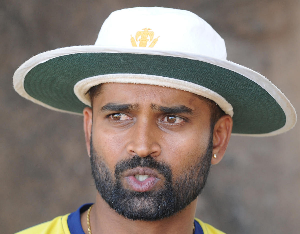 Karnataka skipper R Vinay Kumar felt his team could have bowled better in the first innings. DH File Photo