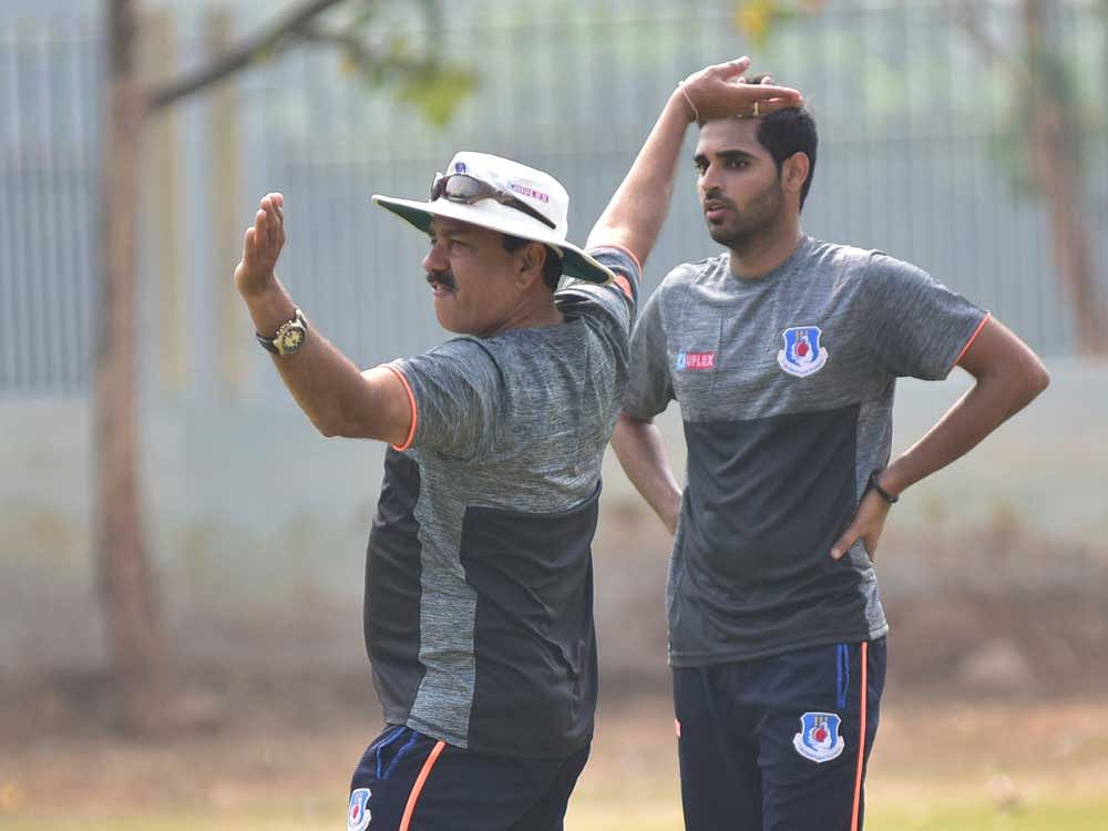 Former India seamer Manoj Prabhakar (L). DH file photo