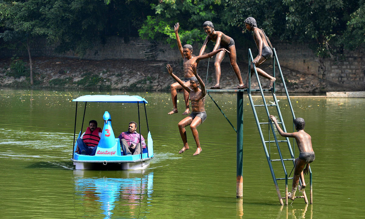 City residents and tourists alike can now enjoy the breathtaking vista around the 1,400-year-old Yediyur Lake in South Bengaluru, as the BBMP launches boating services on the famous waterbody. DH photo