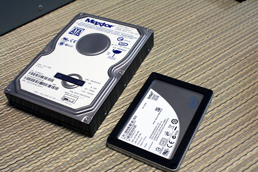 HDD (left) and an SSD, Picture credit: commons.wikimedia.org/ machu