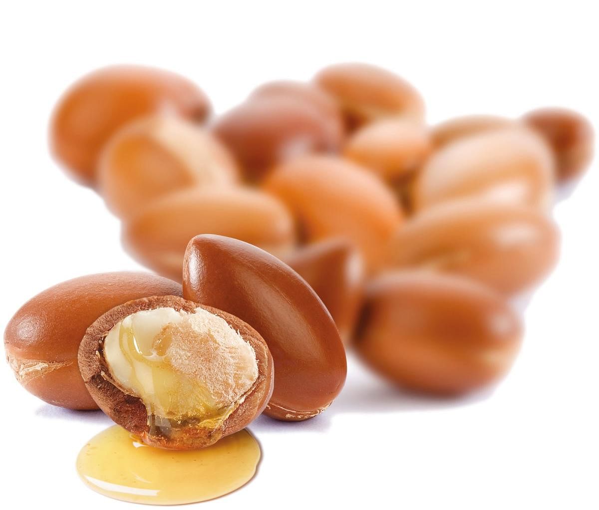Argan oil ensures that your lips stay plump, soft and supple.