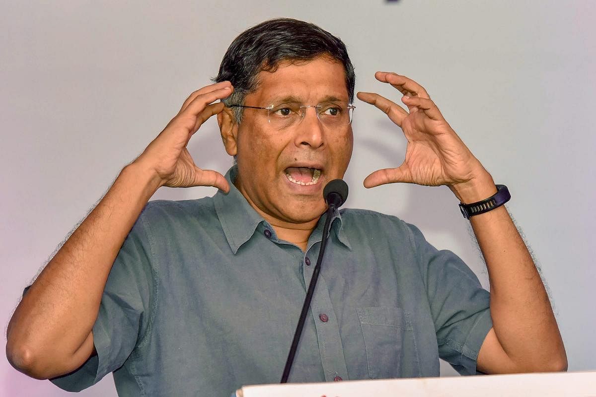 Patna: Chief Economic Adviser Arvind Subramanian delivers a lecture on "Analytical Framework for Fiscal Federalism in India" organised by Asian Development Research Institute (ADRI), at a hotel in Patna on Wednesday, June 05, 2018. (PTI Photo) (PTI6_6_201