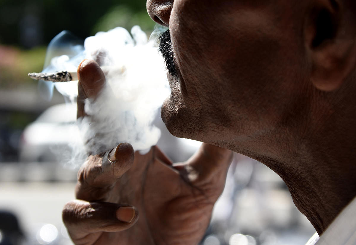A man smokes cigarette in Bengaluru. DH Photo/ B H Shivakumar