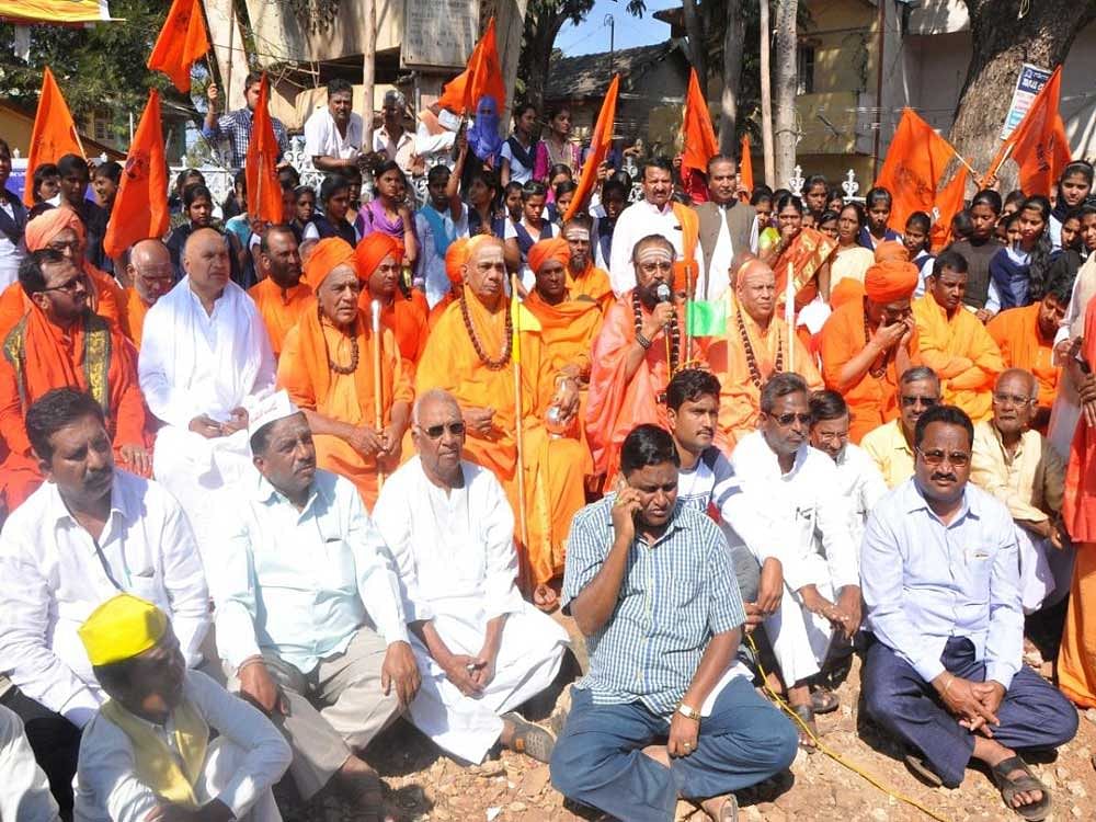 The Union government has rejected the recommendation of the Karnataka government to grant religious minority status to the Lingayat and Veerashaiva community. DH file photo