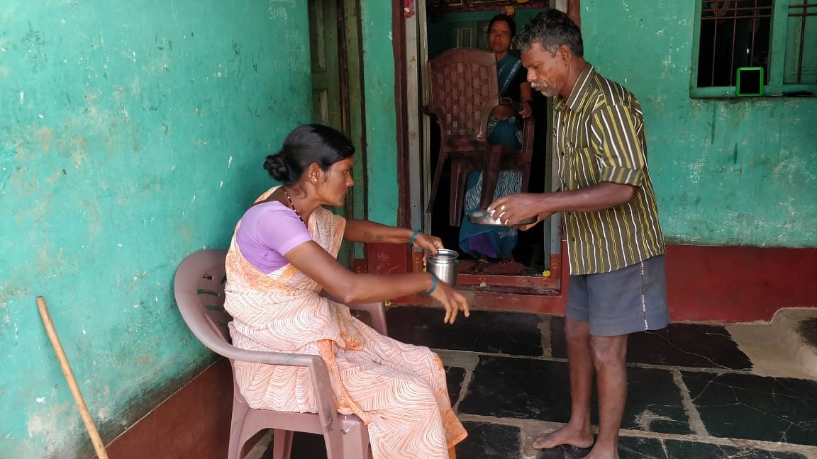 Geethanjali, who is afflicted by Skeletal Fluorosis, has now been assured of free treatment by the health department for the next three months. The 35-year-old, who has been immobilised waist down, had stopped availing treatment, as she couldn’t afford it. (DH Photo/Ashwini Y S)