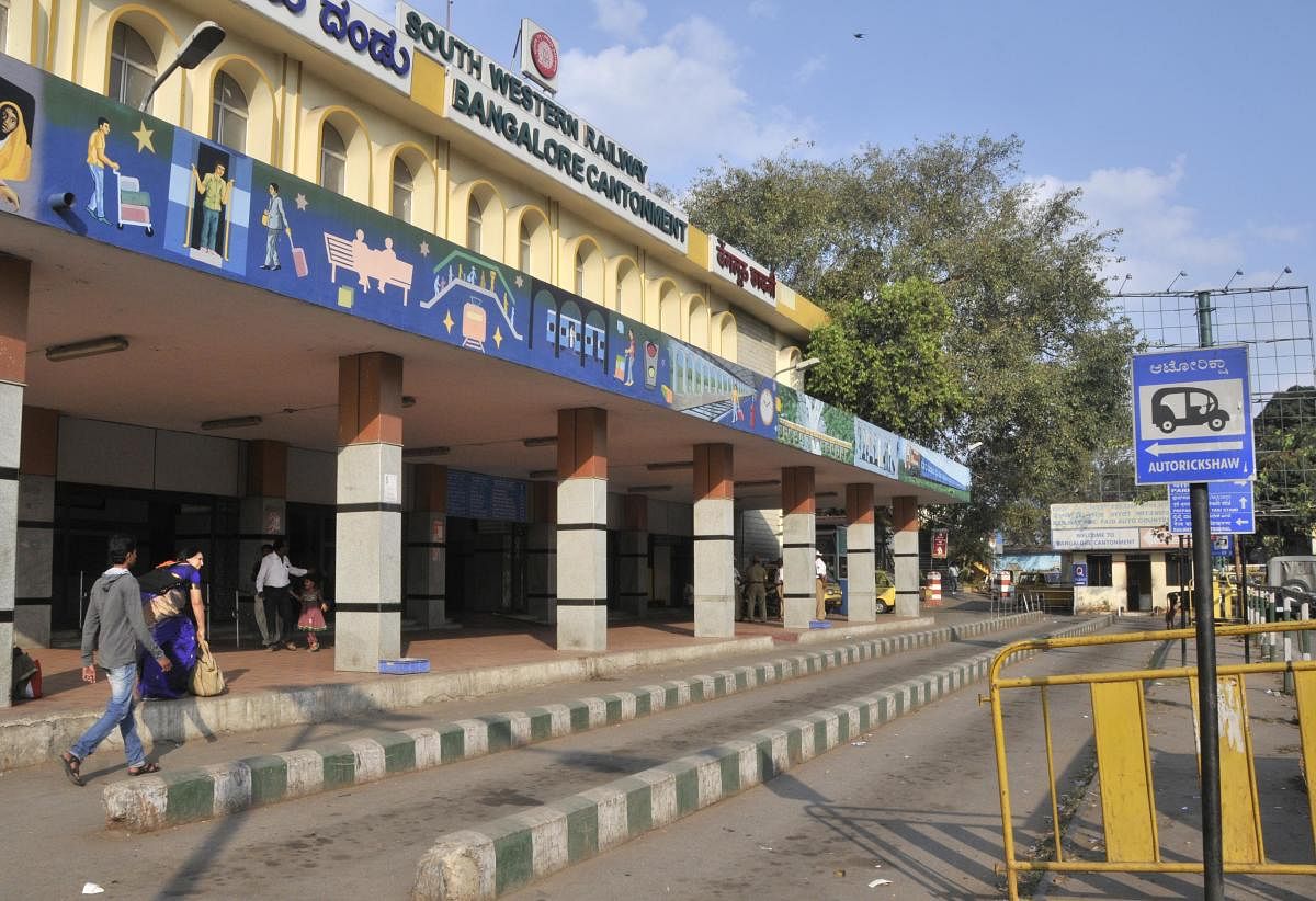 The subway would not have been needed had Bangalore Metro Rail Corporation Ltd (BMRCL) stuck to the original alignment with the Cantonment Metro station right opposite of the railway station. (DH file photo)