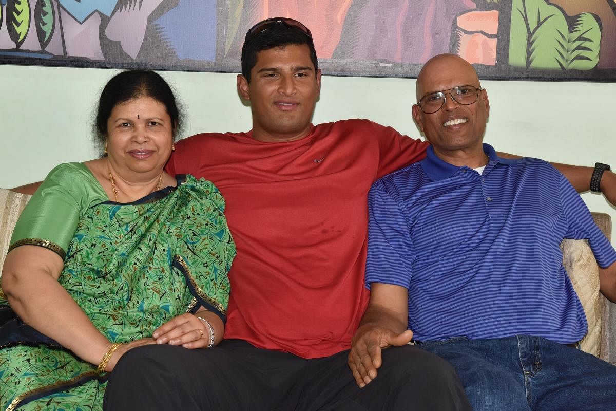 Vikas Gowda with his parents Vijayalakshmi (left) and Shive Gowda. DH PHOTO