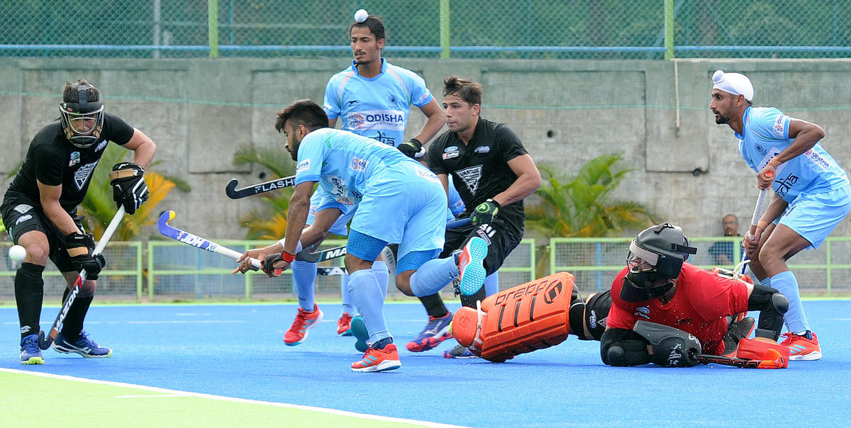 India's Manpreet Singh (second from left) attempts to score during the second 'Test' match against New Zealand on Saturday. DH PHOTO/ Srikanta Sharma R