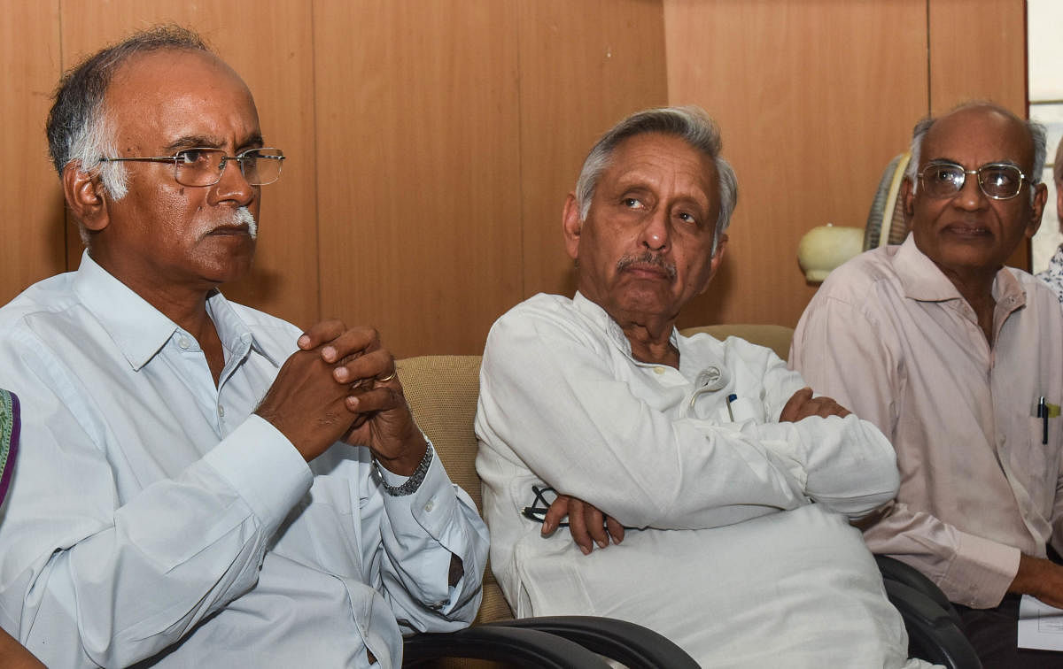 Congress leader Mani Shankar Aiyer and others at the 25th anniversary of the nonprofit CIVIC in Bengaluru on Saturday. DH PHOTO