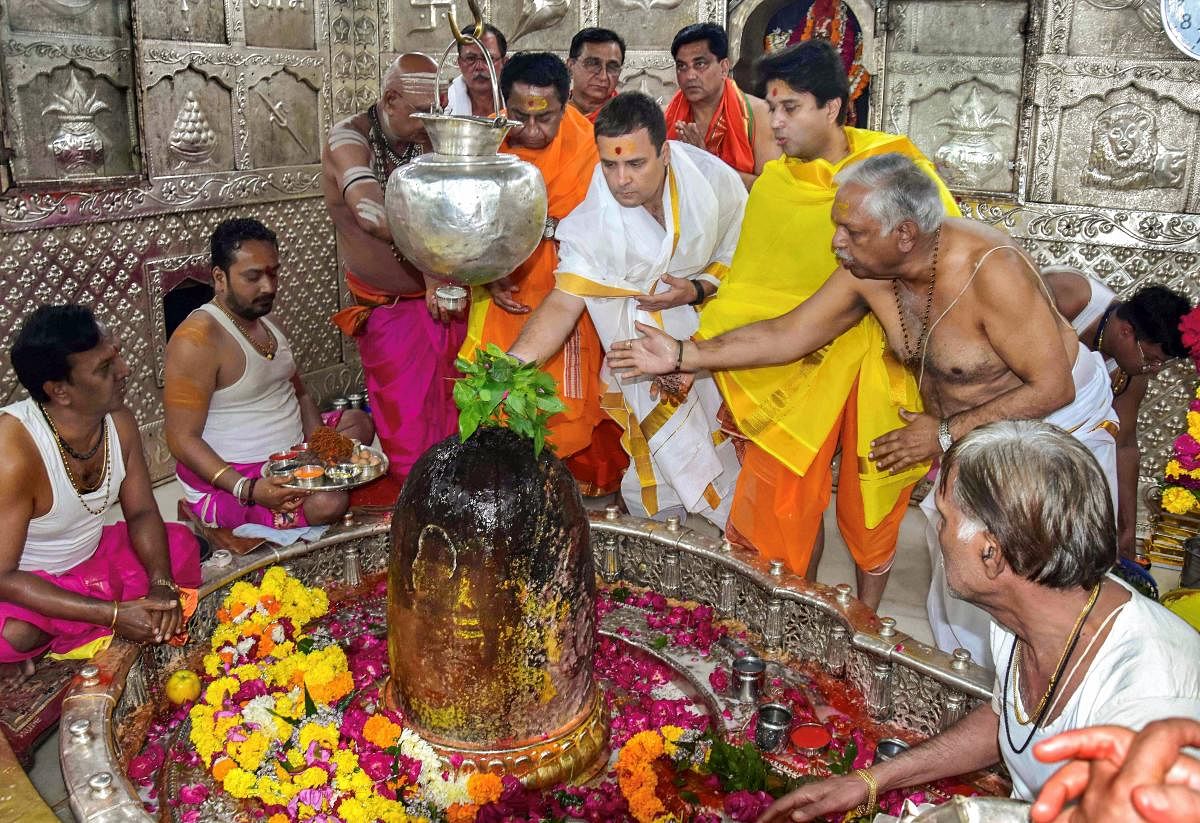Congress President Rahul Gandhi offer prayers with MP Congress chief Kamal Nath and party's state campaign committee chairman Jyotiraditya Scindia at Mahakaleshwar temple during his two-day tour to Malwa-Nimar region, in Ujjain, Monday, Oct 29, 2018. (PTI