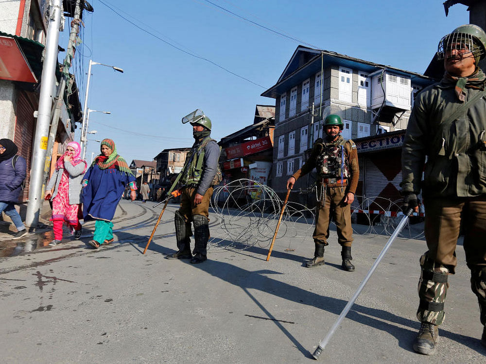 Reports said that the militants raided the police post at former Congress leader Mohammad Shafi Banday's house at Bunbazar, Shopian and decamped with four Insas rifles. Reuters file photo for representation.