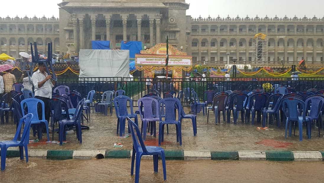 A heavy downpour could dampen H D Kumaraswamy’s oath-taking as chief minister, an event that has drawn the nation's attention. DH photo