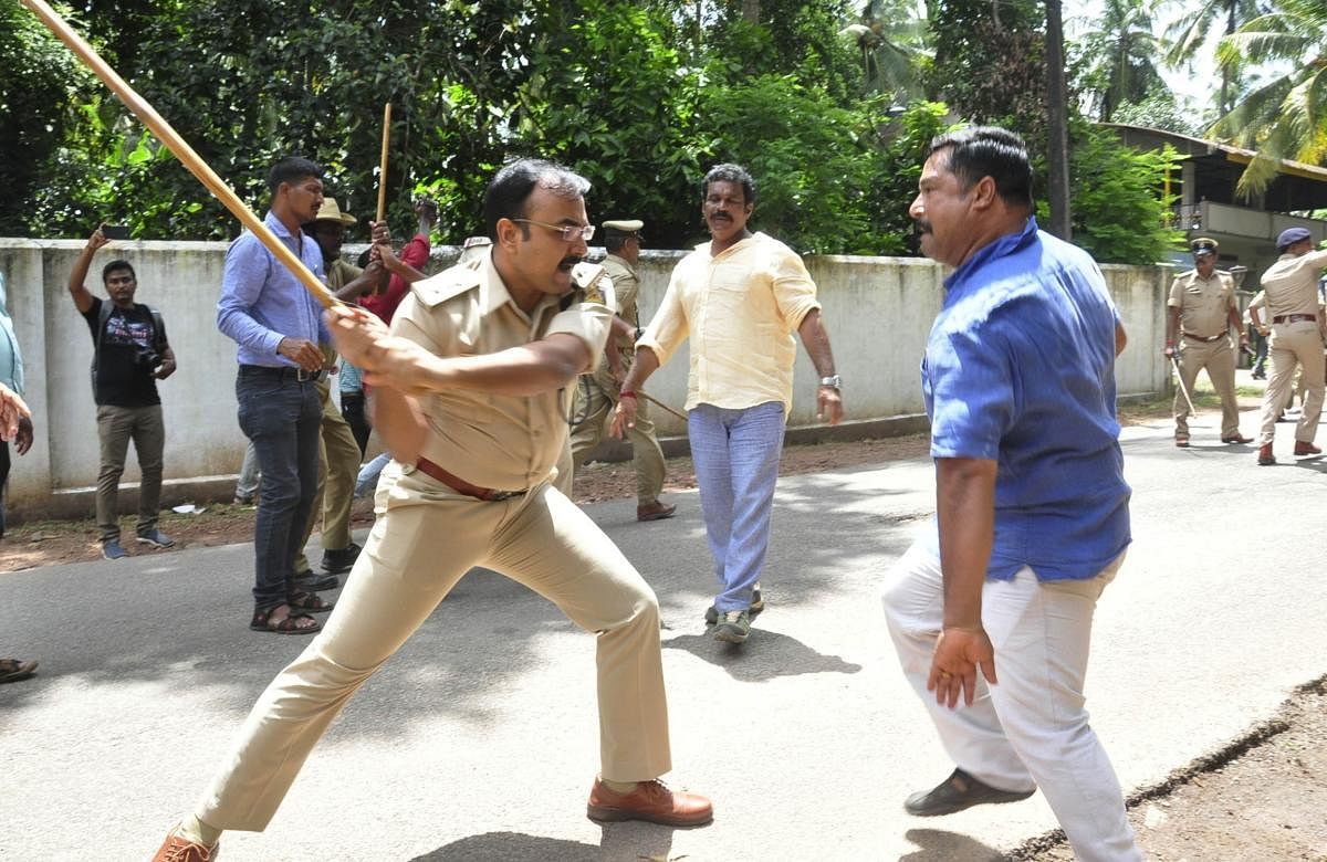 SP Laxman Nimbargi resorts to lathi charge during a clash between BJP and Congress workers, in Udupi on Monday.