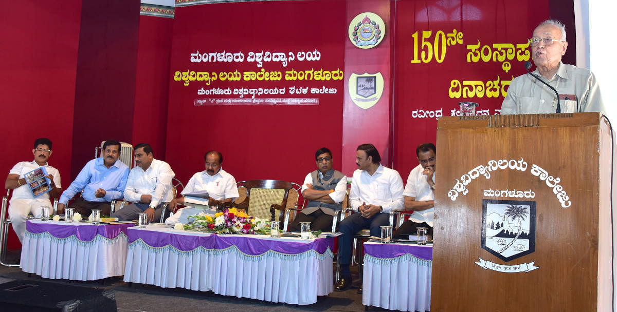 Former vice chancellor of Mangalore University M I Savadatti speaks at the 150th Foundation Day programme of University College at Ravindra Kala Bhavan in Mangaluru on Thursday.