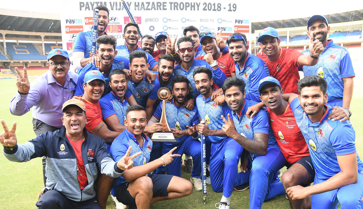 Mumbai players celebrate after winning the Vijay Hazare triphy at the Chinnaswamy Stadium in Bengaluru on Saturday. DH Photo/ Srikanta Sharma R