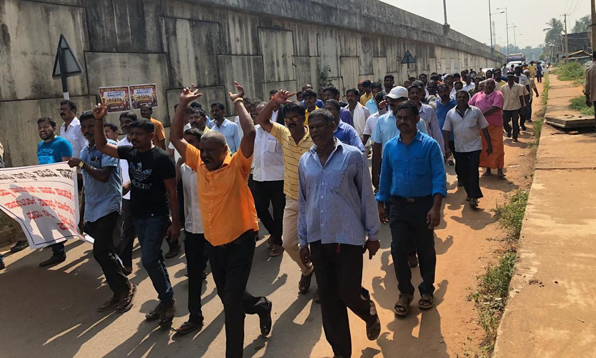 Members of Rashtriya Heddari Jagrithi Samithi take out a padayatra against toll collection from local vehicles at Sastan near Brahmavar on Sunday. 