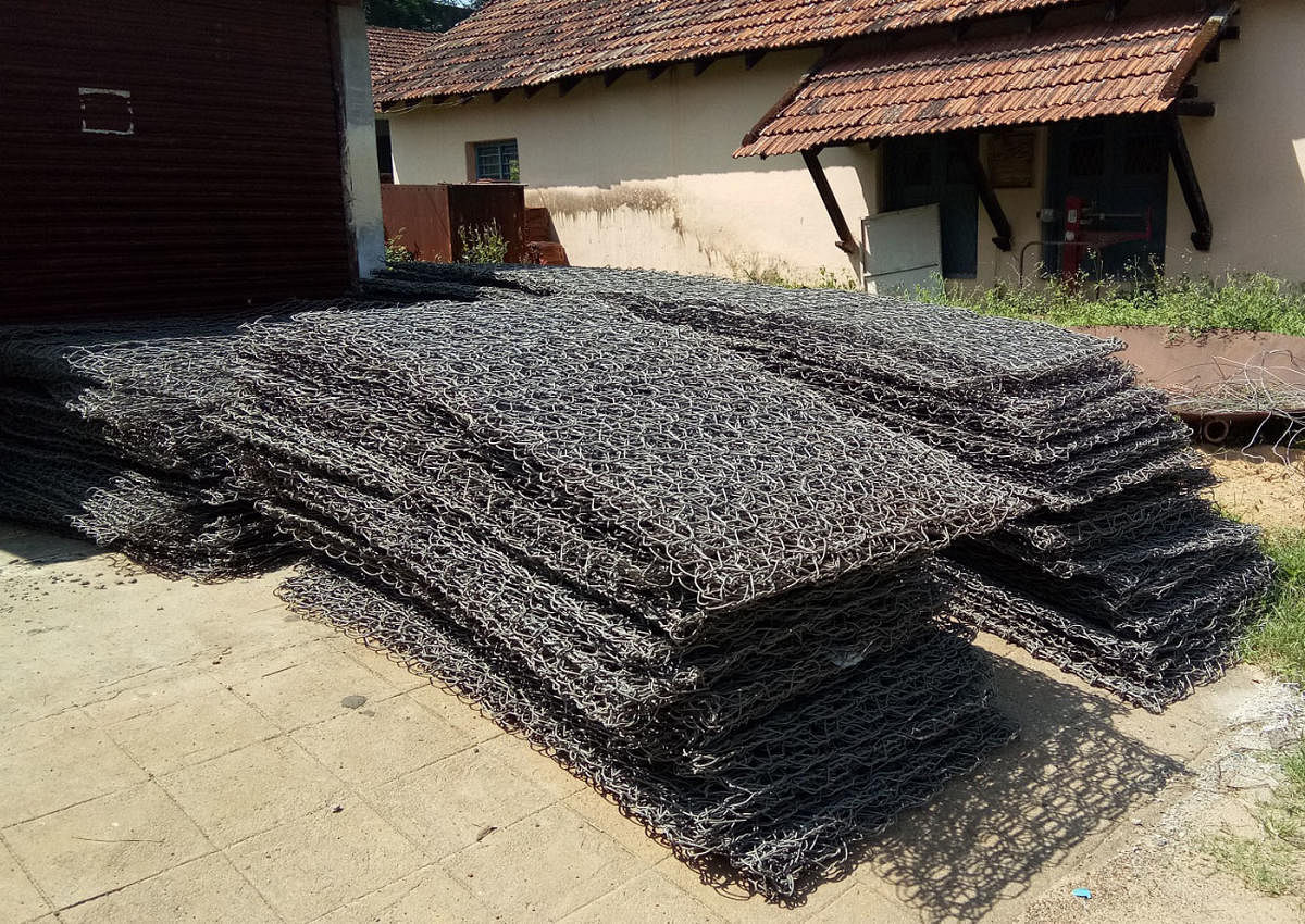 Gabion mesh has been procured by the PWD towards the repair of the retaining walls of Makutta Road.